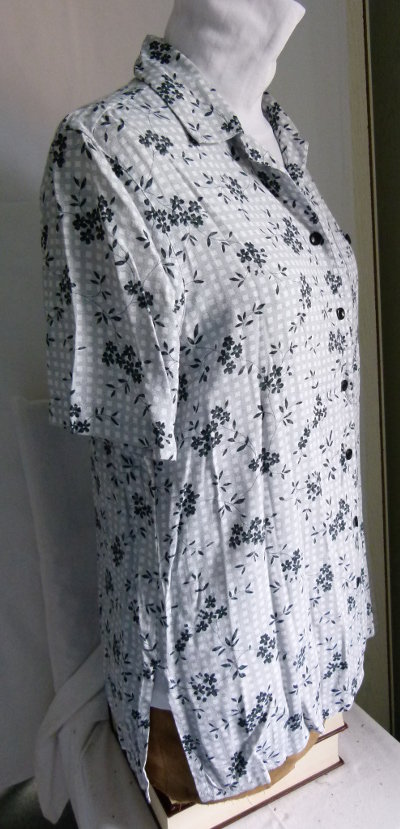 Sommer Bluse mit Blümchen Muster, schwarz weiß grau, Boho Mori Landleben Floral Ranken Blüten Blumen