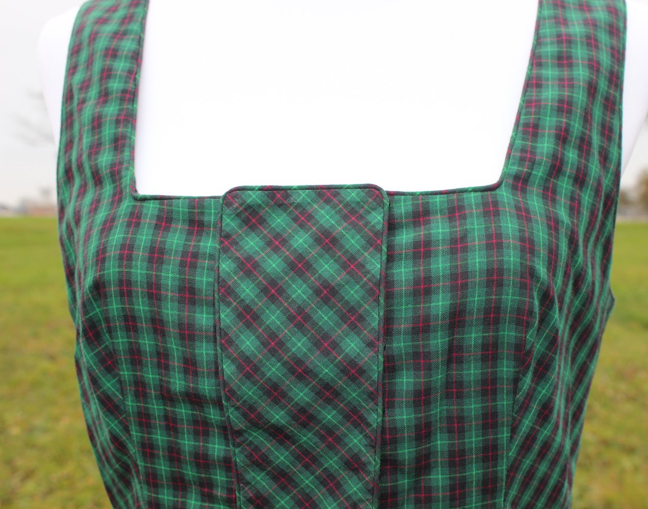schwarz grün rot kariertes True Vintage Dirndl, Werkstätte Beurle, ca. Größe 40