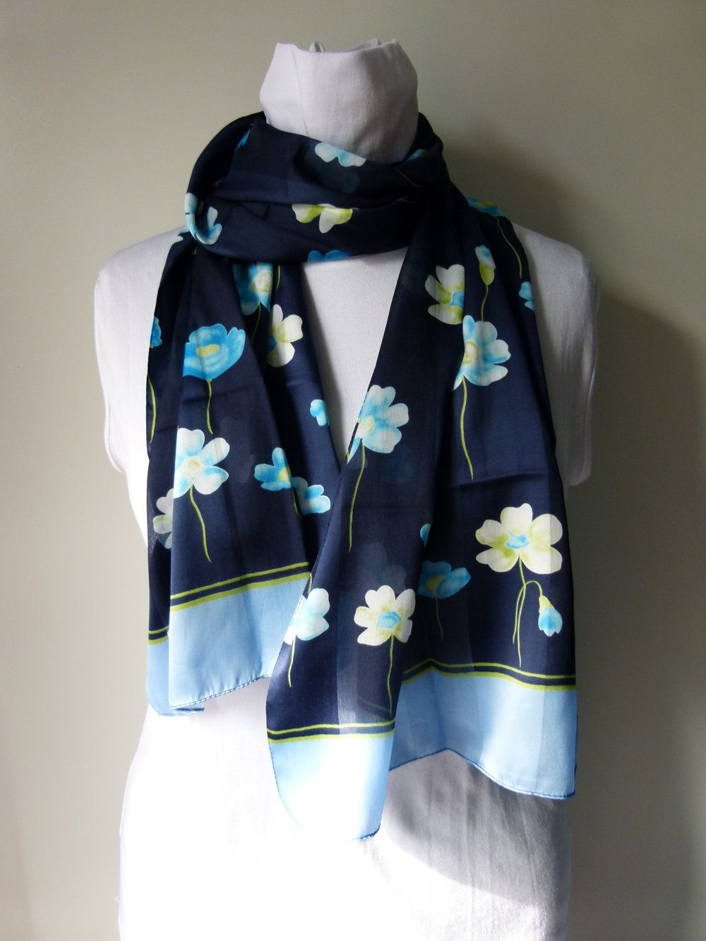 Sommer Schal Halstuch, dunkelblau hellblau hellgrün mit Blumenmotiv, Mori Goa Festival Hippie Lagenlook Landleben Boho