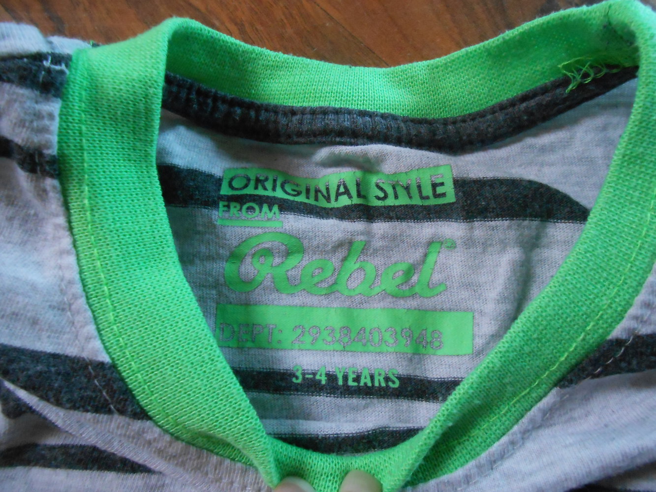 T-Shirt schwarz grau gestreift 104 Rebel