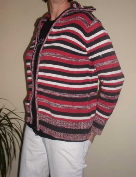 rot/ schwarz/ weiß gestreifte strickjacke