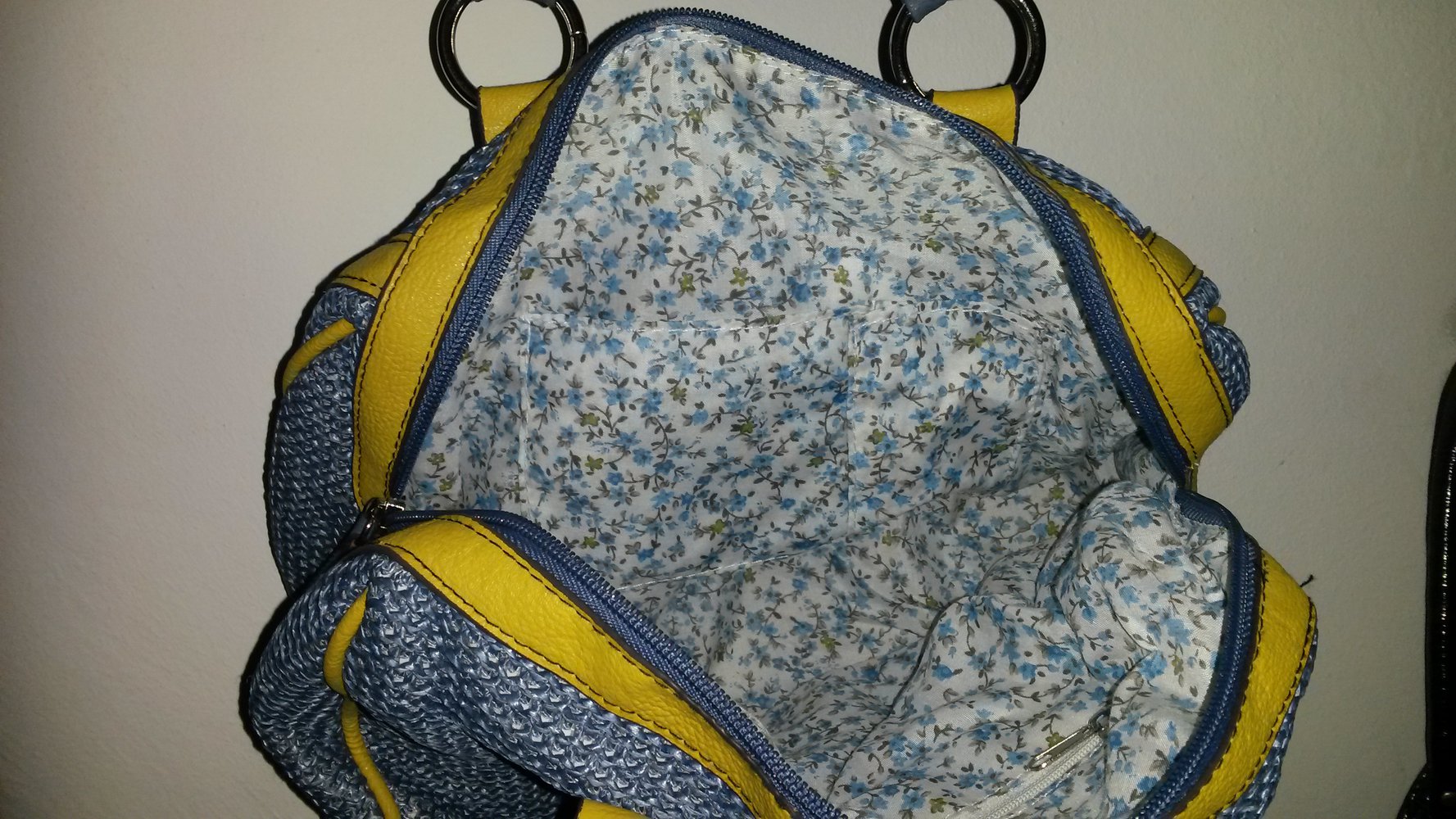 Schicke bastähnliche Handtasche