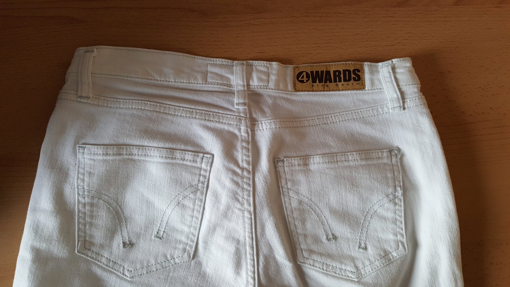 459. Weiße Schlag-Jeans von 4 Wards, Gr. 38