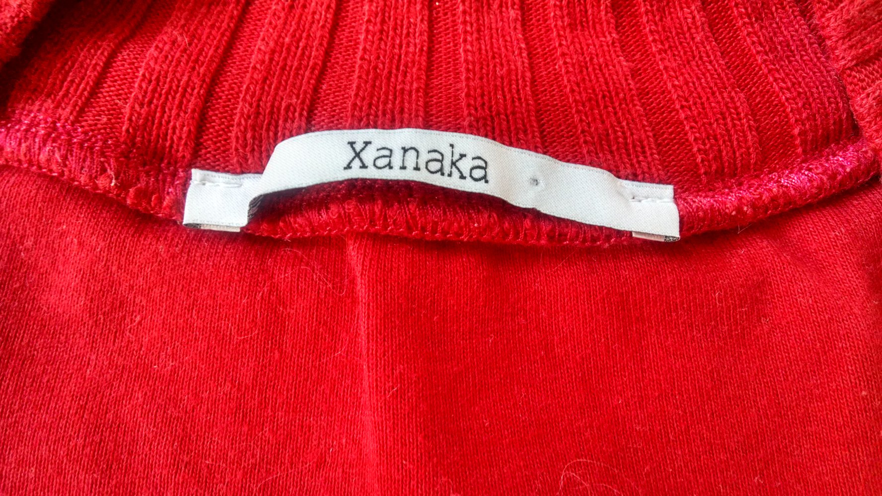 Rotes Langarmshirt mit tollem Kragen