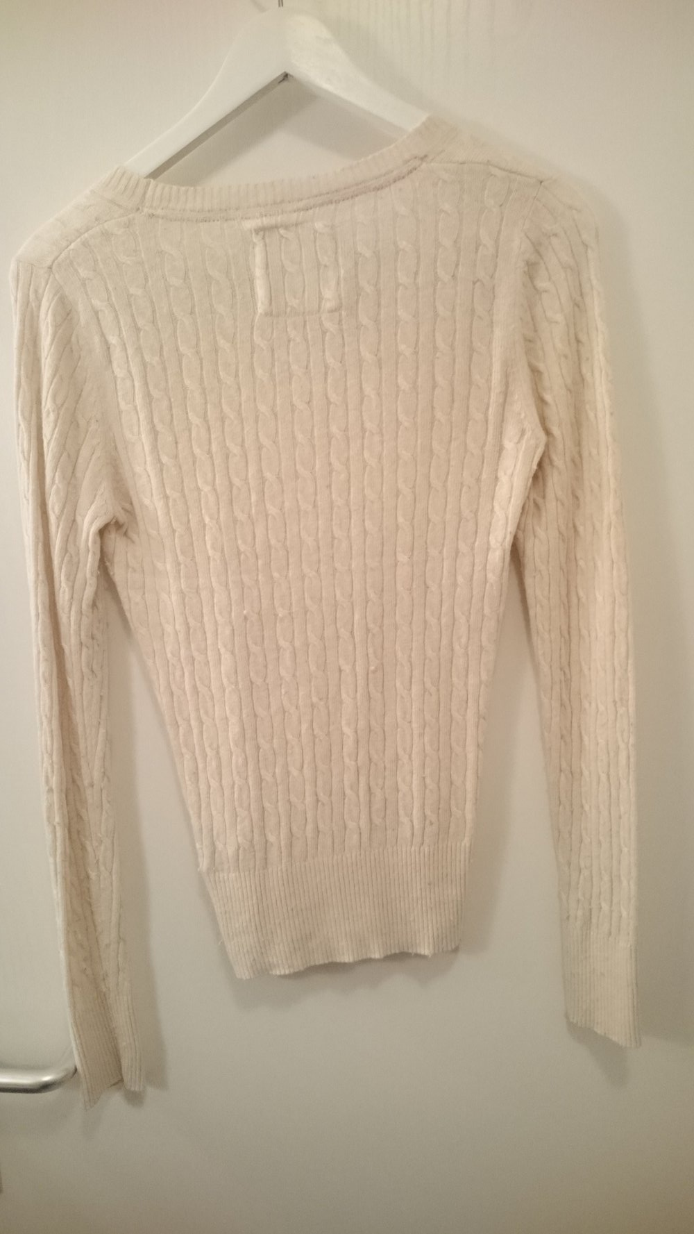 Weiß-beiger, leichter Strickpulli