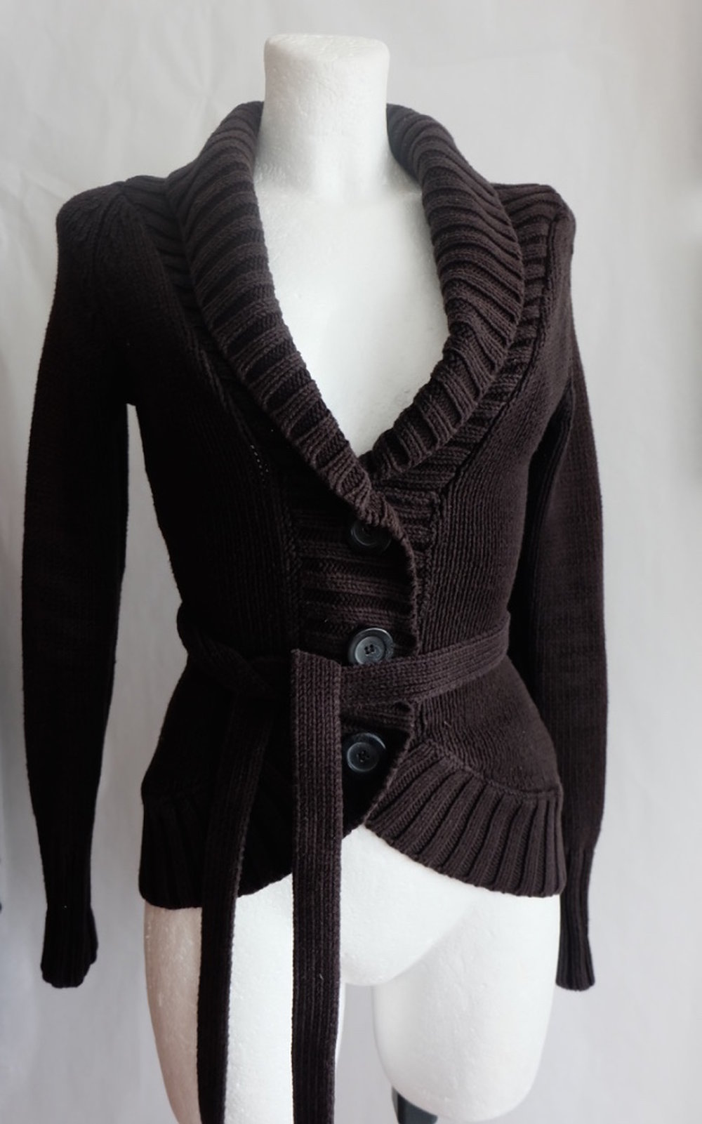 Strickjacke in einem Strick-Mix, abgerundeter Saum Cardigan mit Schalkragen, Bindegürtel, schwarz