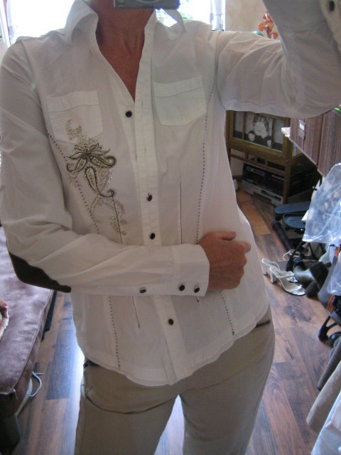 Bluse mit Ärmelpatches Stickerei Glitzer C.A.R.O