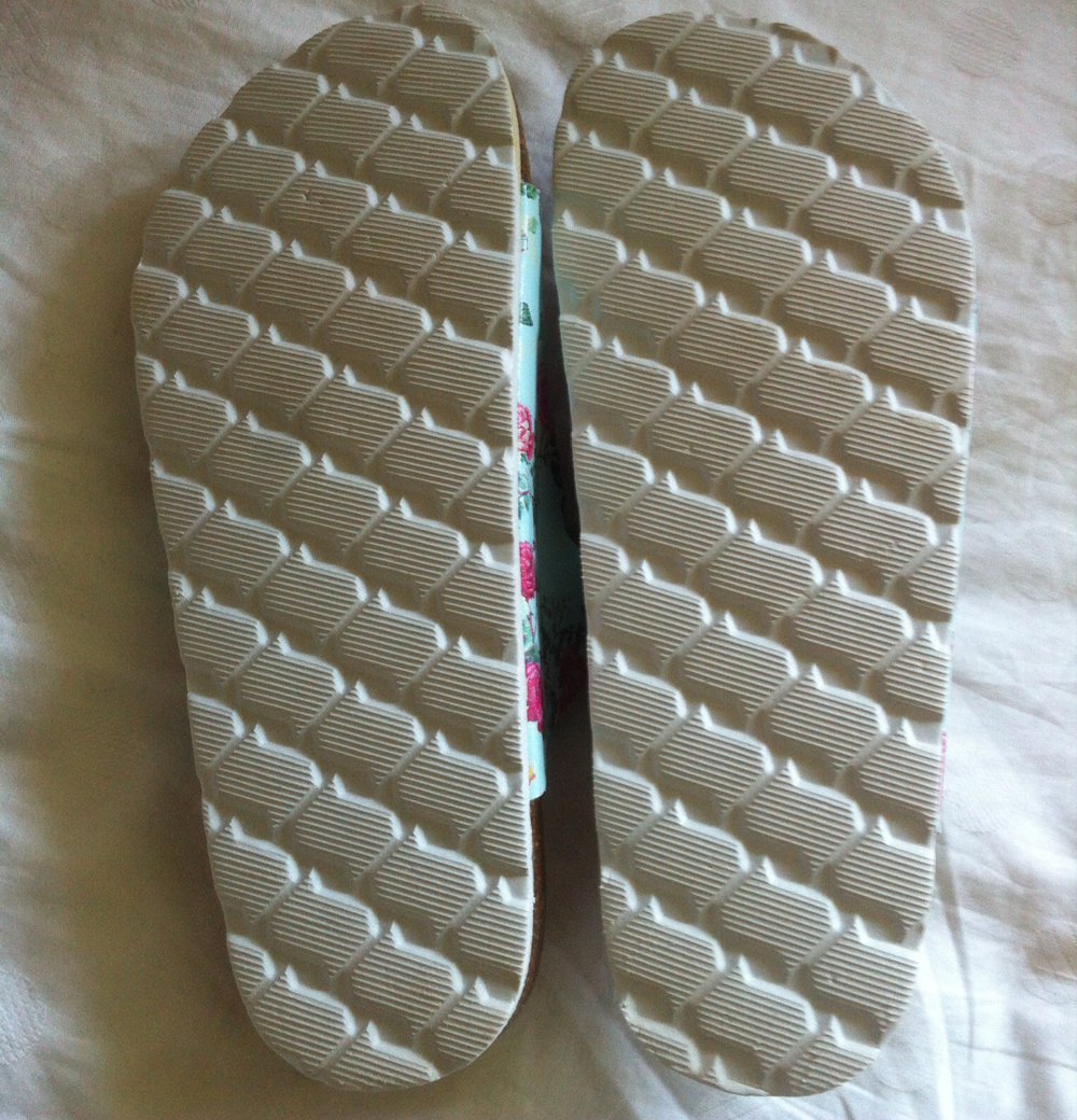 NEU Sandalen Hausschuhe bequem Fußbett Öko Schlappen bunt Blumen