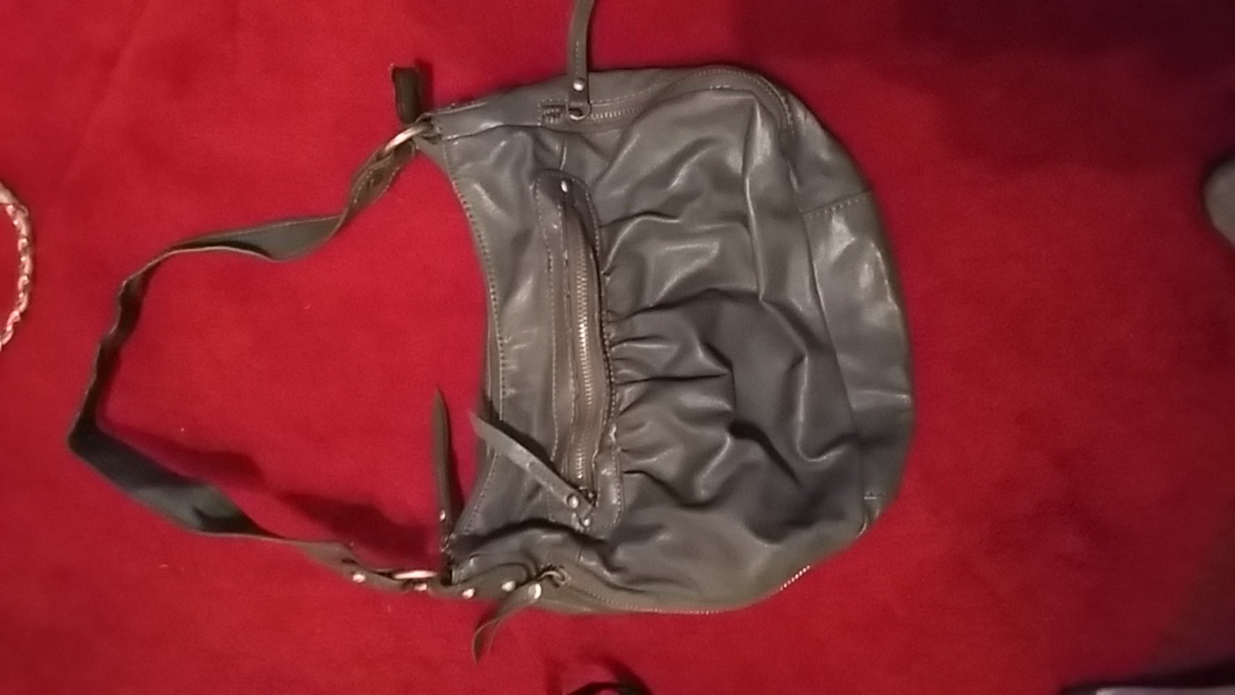 graue Handtasche
