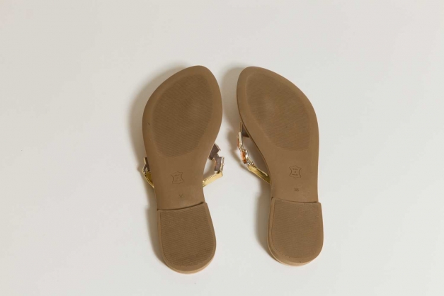 Sandalen mit Schmuckstein 