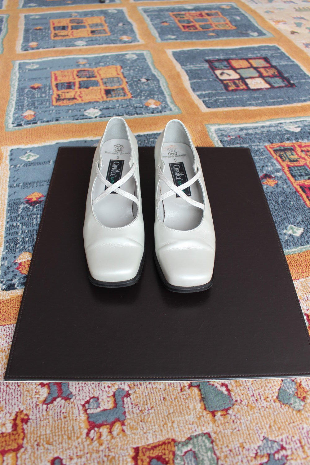146. Silberne Pumps von Caprice, Gr. 5 Britische/38 Deutsche, Weite G