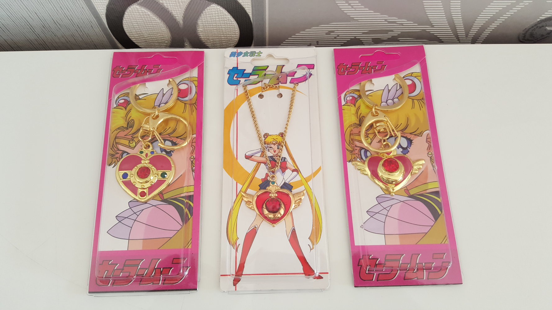 Sailor Moon Fan Kette Anhänger Verwandlungsbrosche Gold Rot Nostalgie Neu