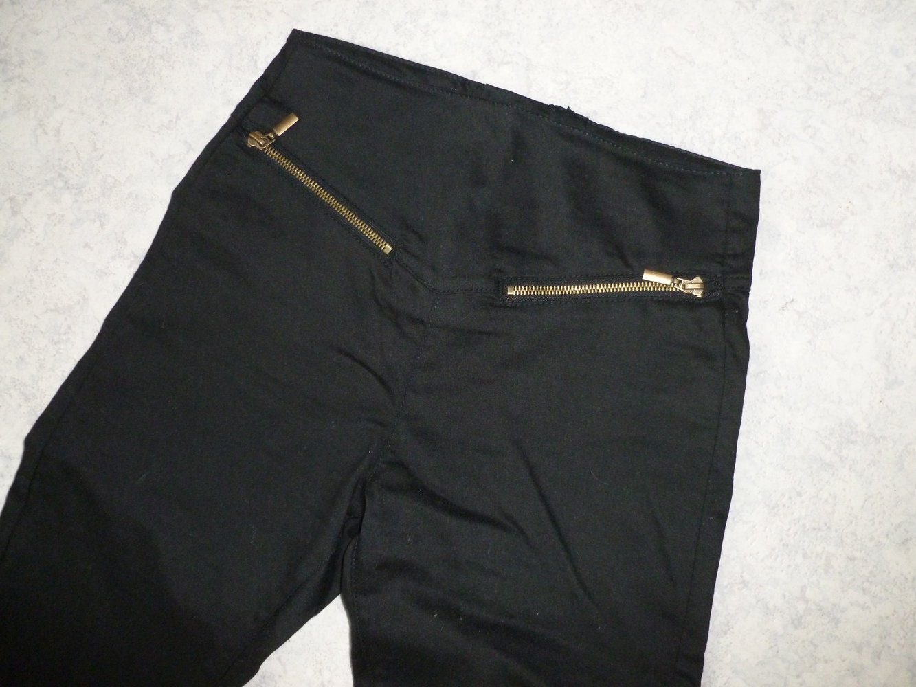 Schwarze hoch geschnitte Jeans Hose