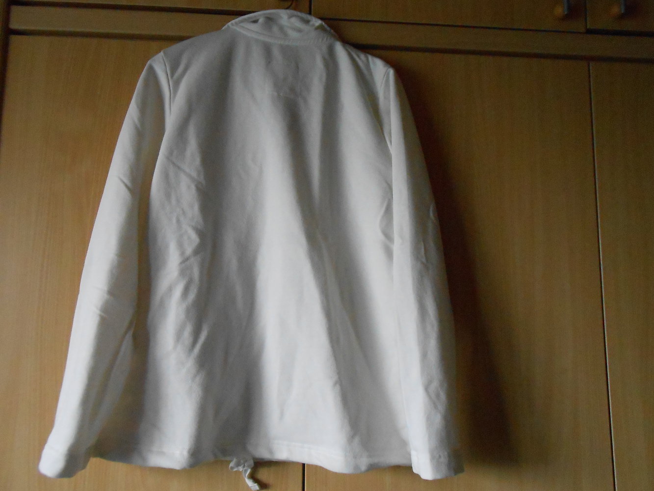 Weißer Pullover