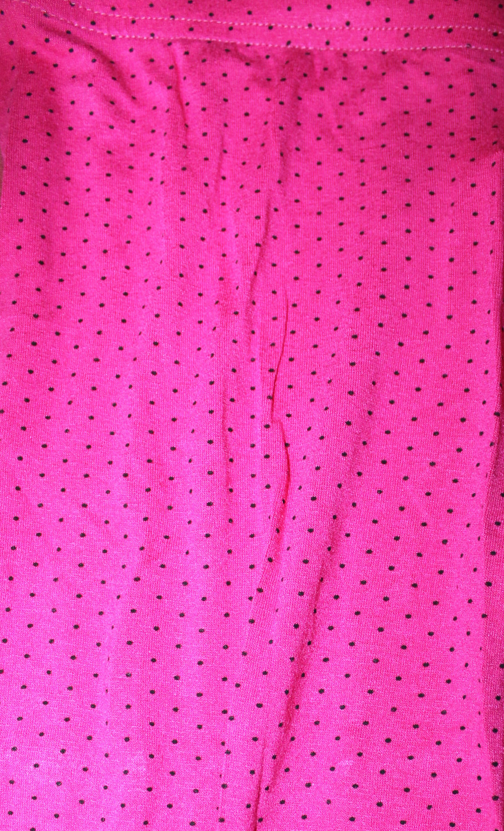 knallige  Capri - Leggings in leuchtendem Pink mit Punkten