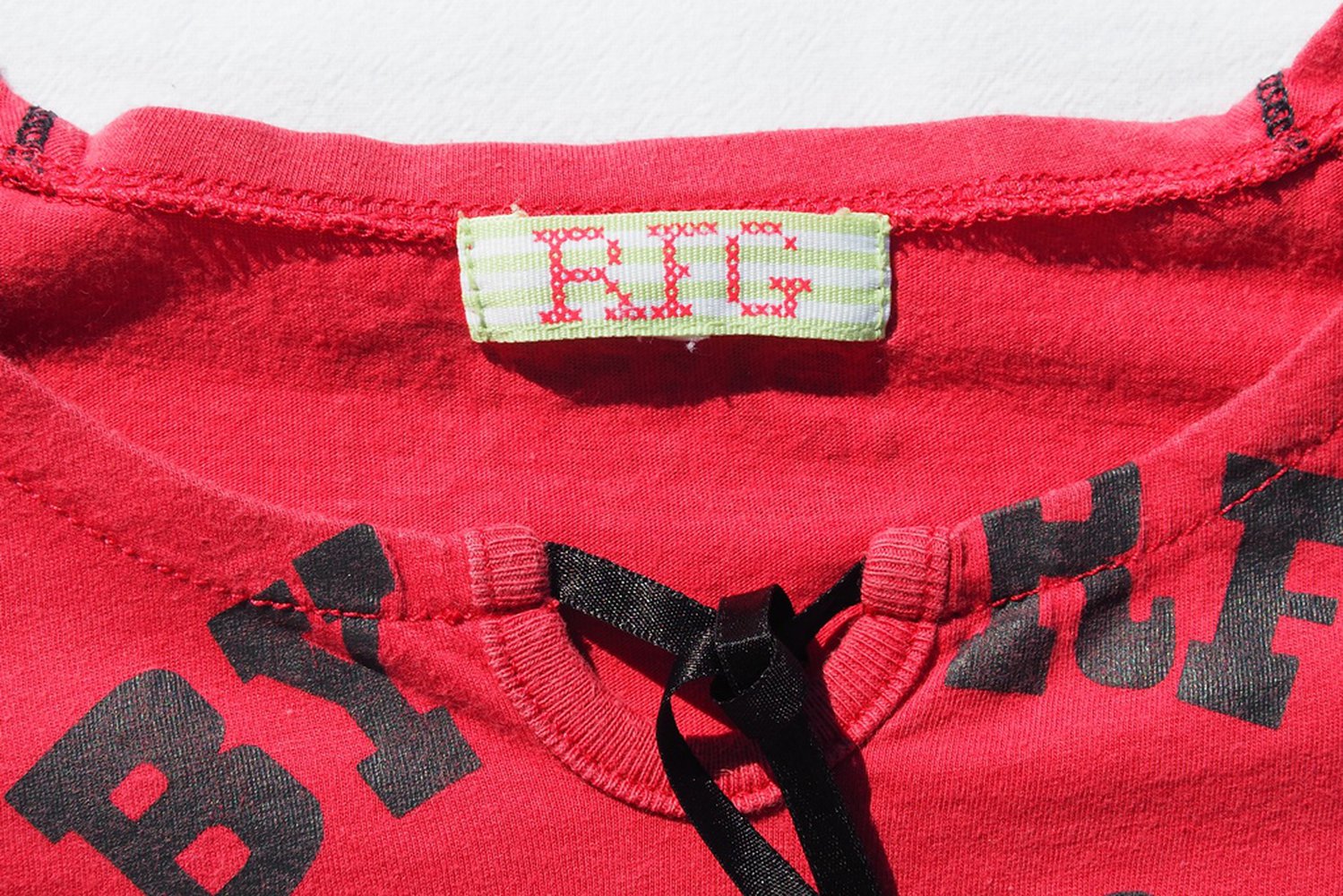Bordeauxrotes Langarmshirt von RFG mit Seepferedchen