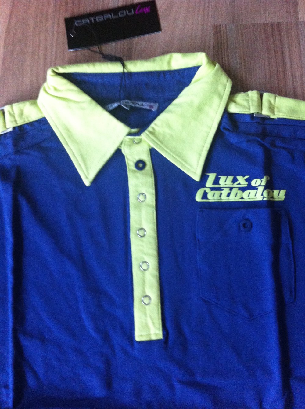 Tolles Polo Shirt in herrlichem Blau und Neon Gelb Größe M