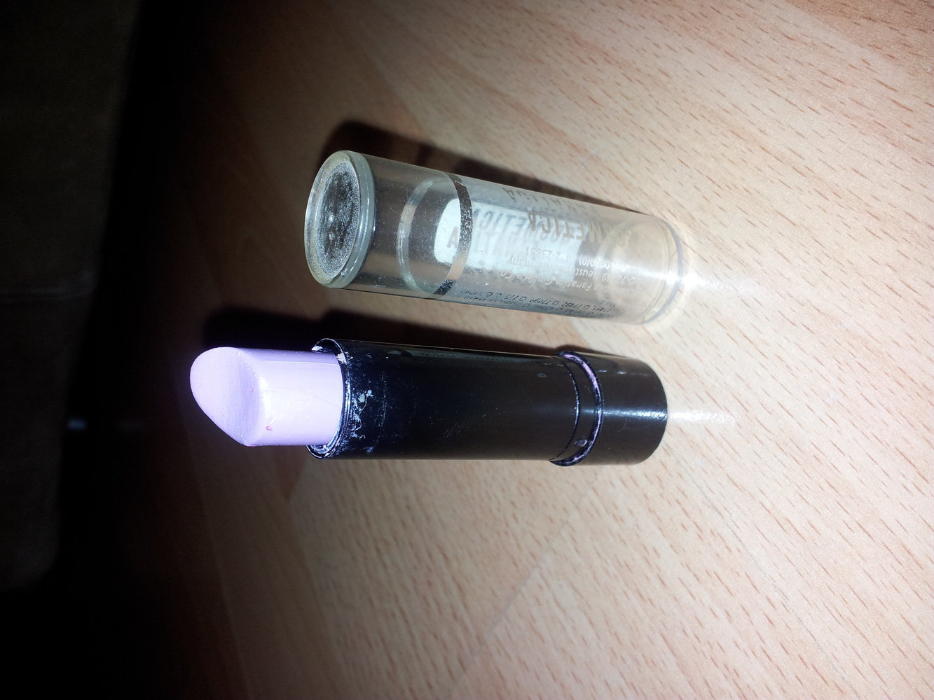 Zarter Lippenstift in rosa, rosè