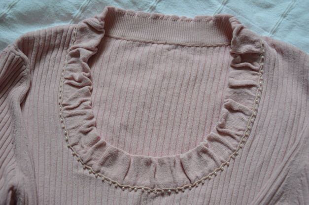 dünner Pulli mit Perlen