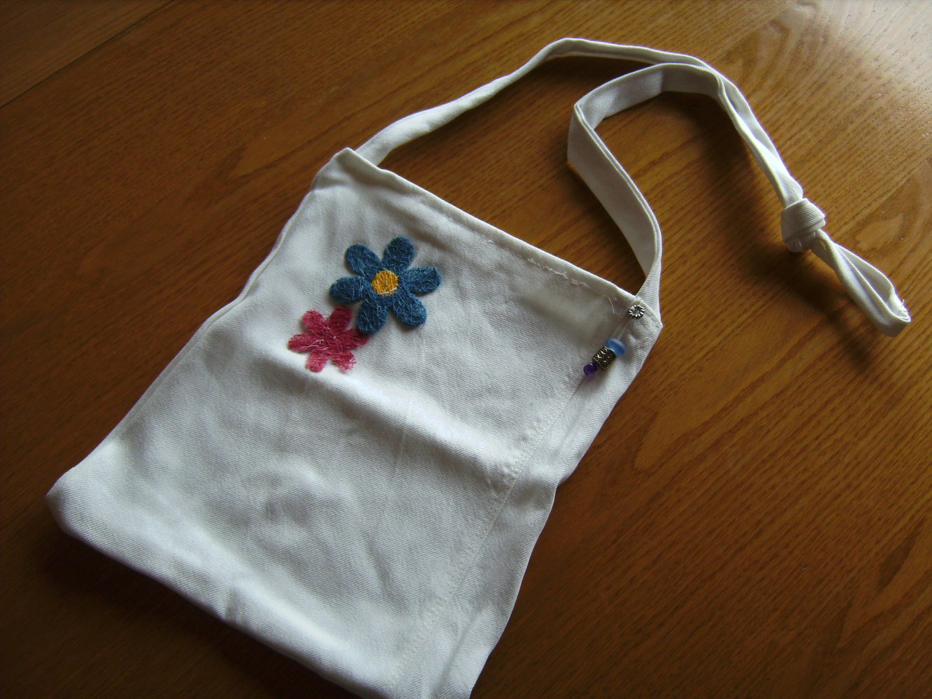 Unikat! Tasche, Beutel, Jeansbeutel weiss mit Accesessoire, DIY, Selfmade Summertime #Festival #Umhängetasche Bohemian, Einzelstück 