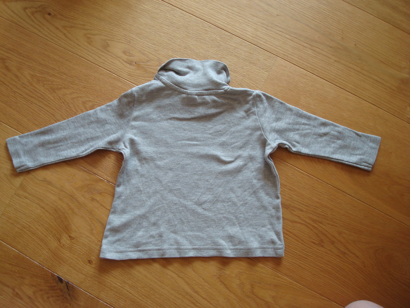 2 dünne Rollkragenpullover Gr. 74