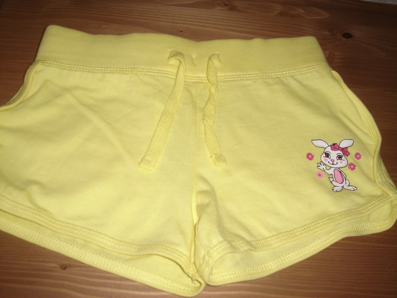 wunderschöne shorts gr.110 wurde nur gewaschen