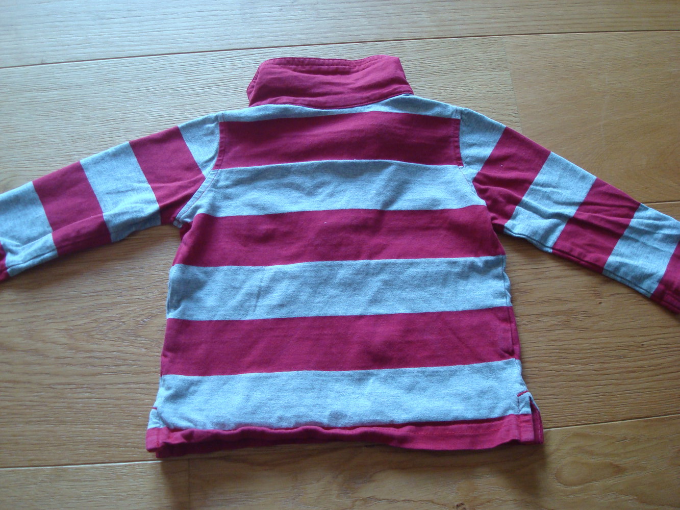 süßes Poloshirt für Jungen