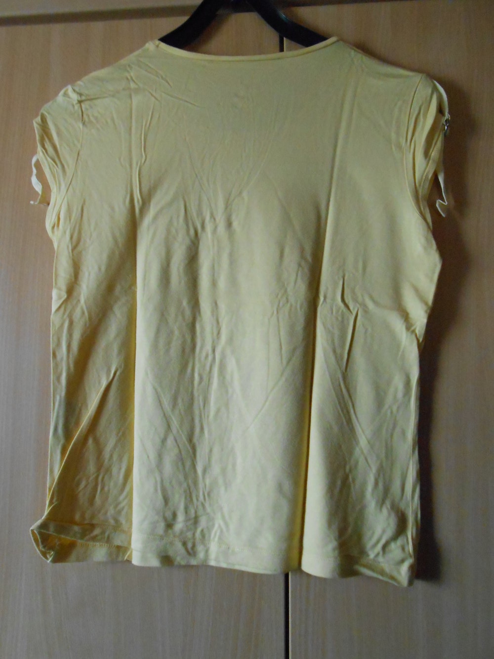 Gelbes T-Shirt