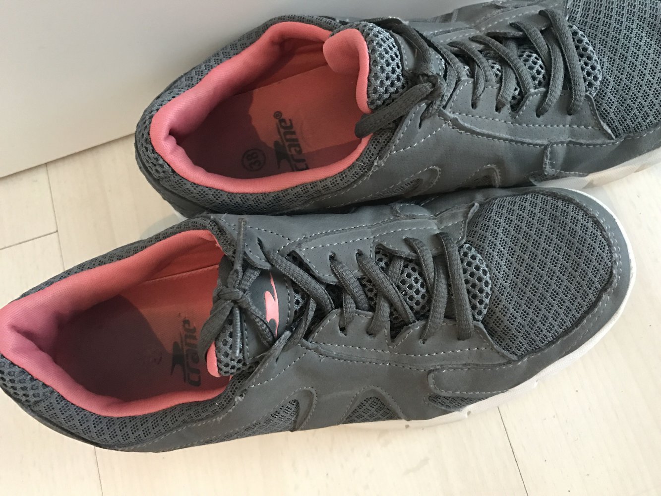 Turnschuhe in 38 