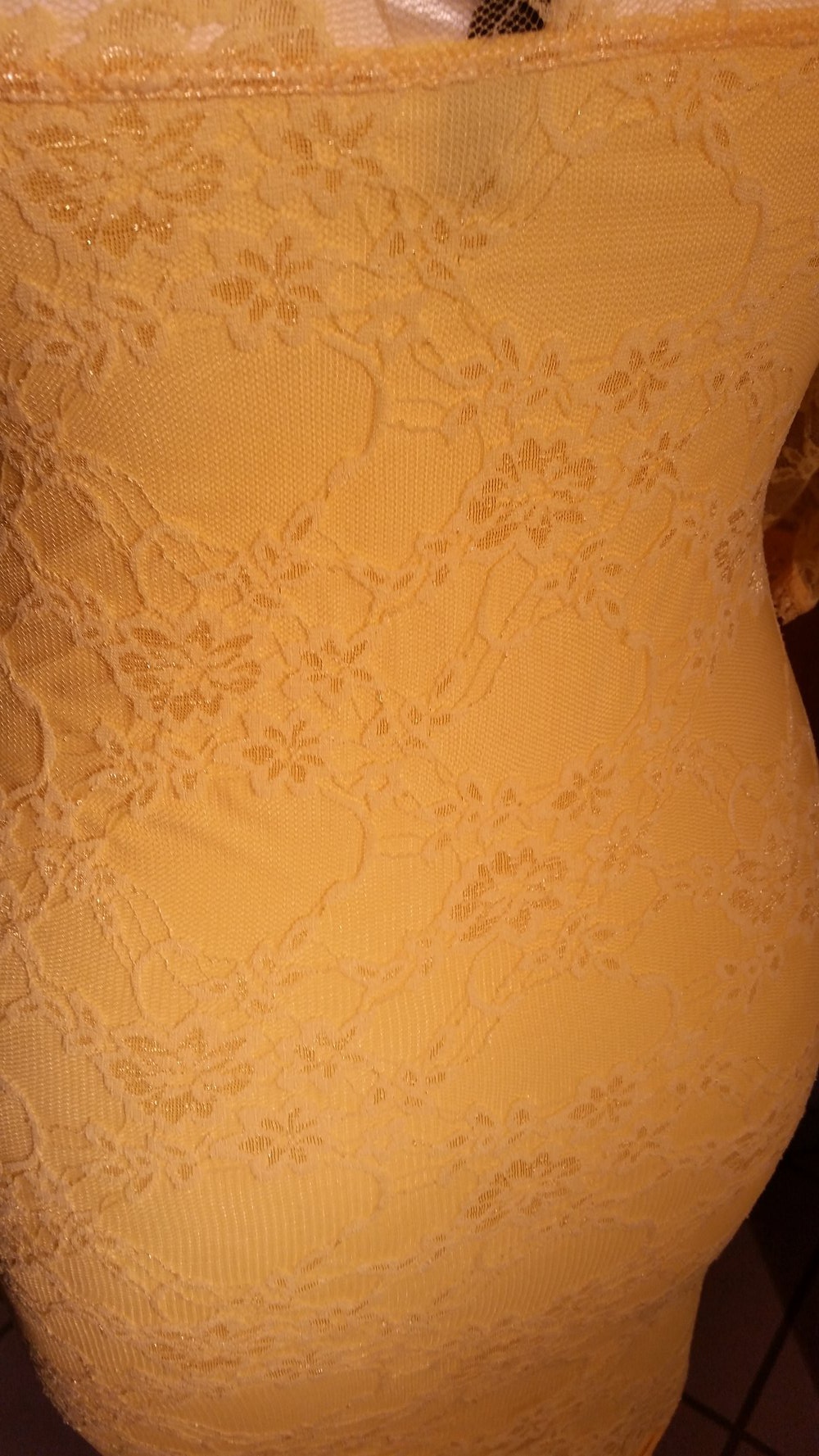 Gelbes spitzen Kleid 