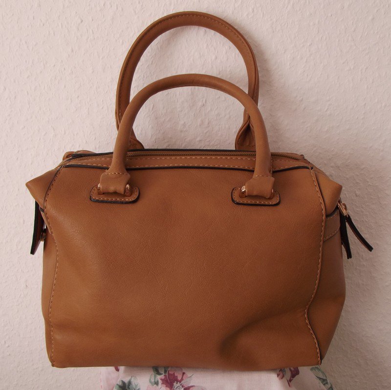 Sehr schöne neue Handtasche ohne Trageriemen
