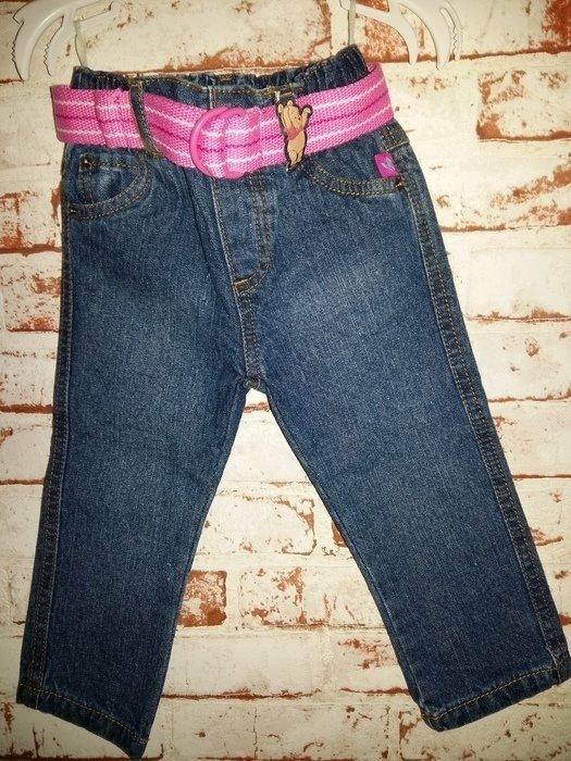 Jeans mit Gürtel und Winnie Pooh