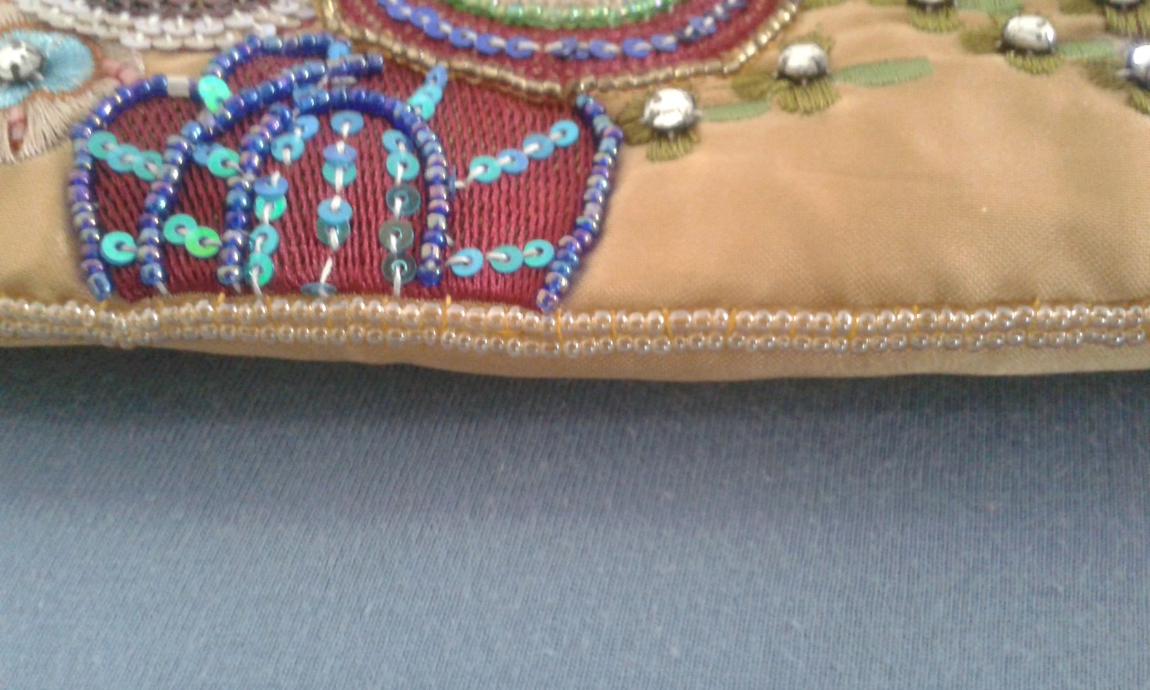 Handtasche/Clutch mit Pailletten bestickt