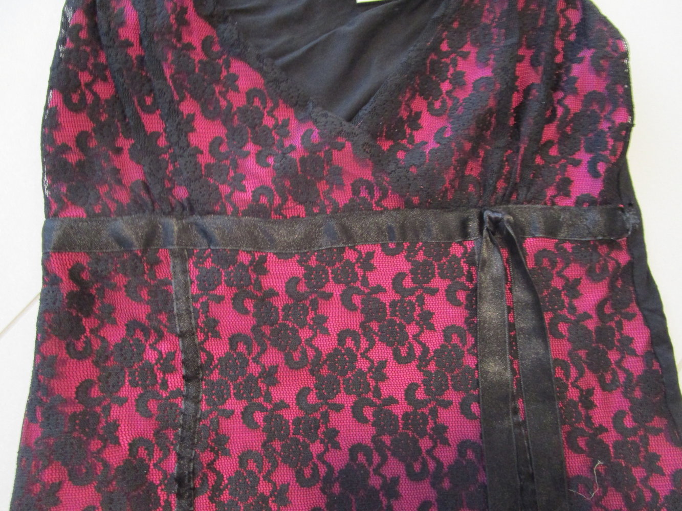 Top schwarz-pink mit Spitze, Größe 32/34