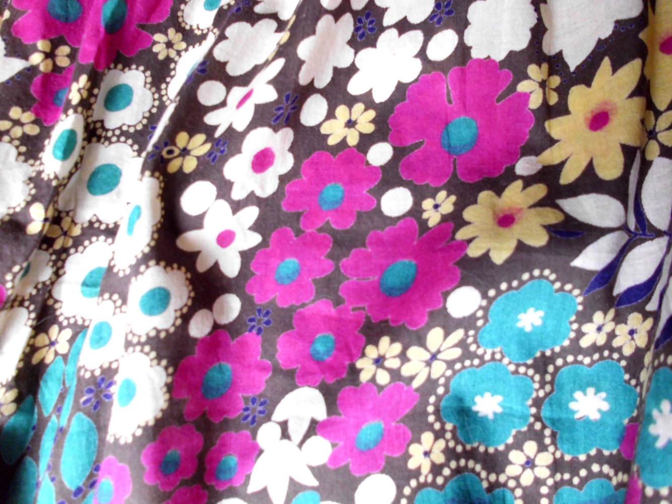 Sommerliches geblümtes Kleid Ballonschnitt