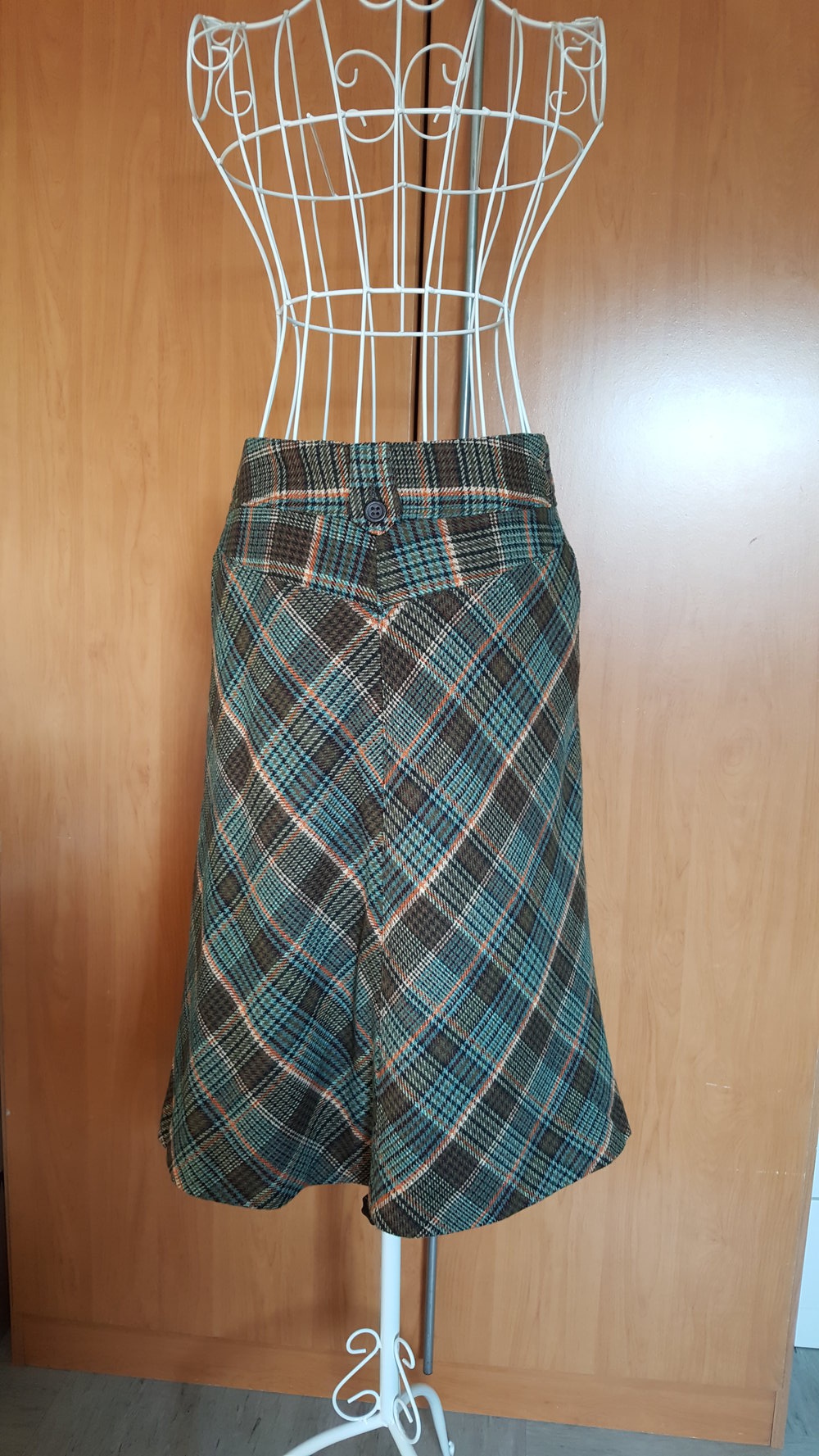 50. Karierter Midi-Rock von H&M, Gr. 36