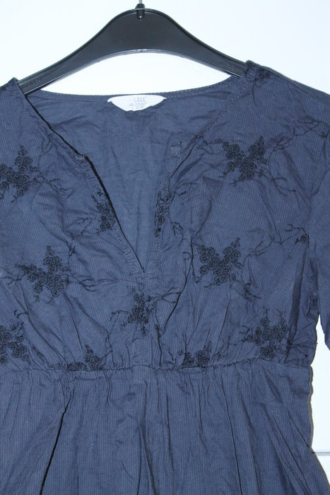 schickes Oberteil / Tunika / Bluse mit Blumenstickerei