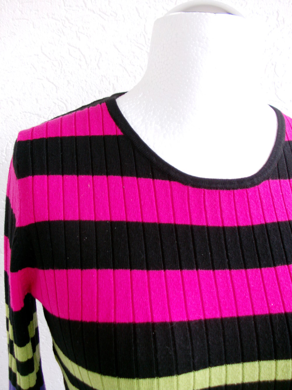Pullover in neonfarben
