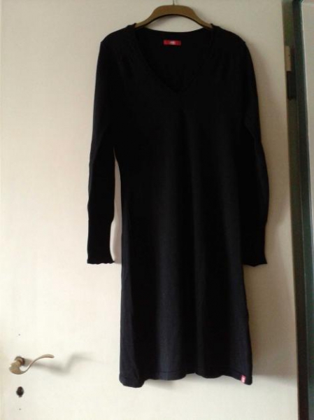 Schwarzes Kleid von Esprit