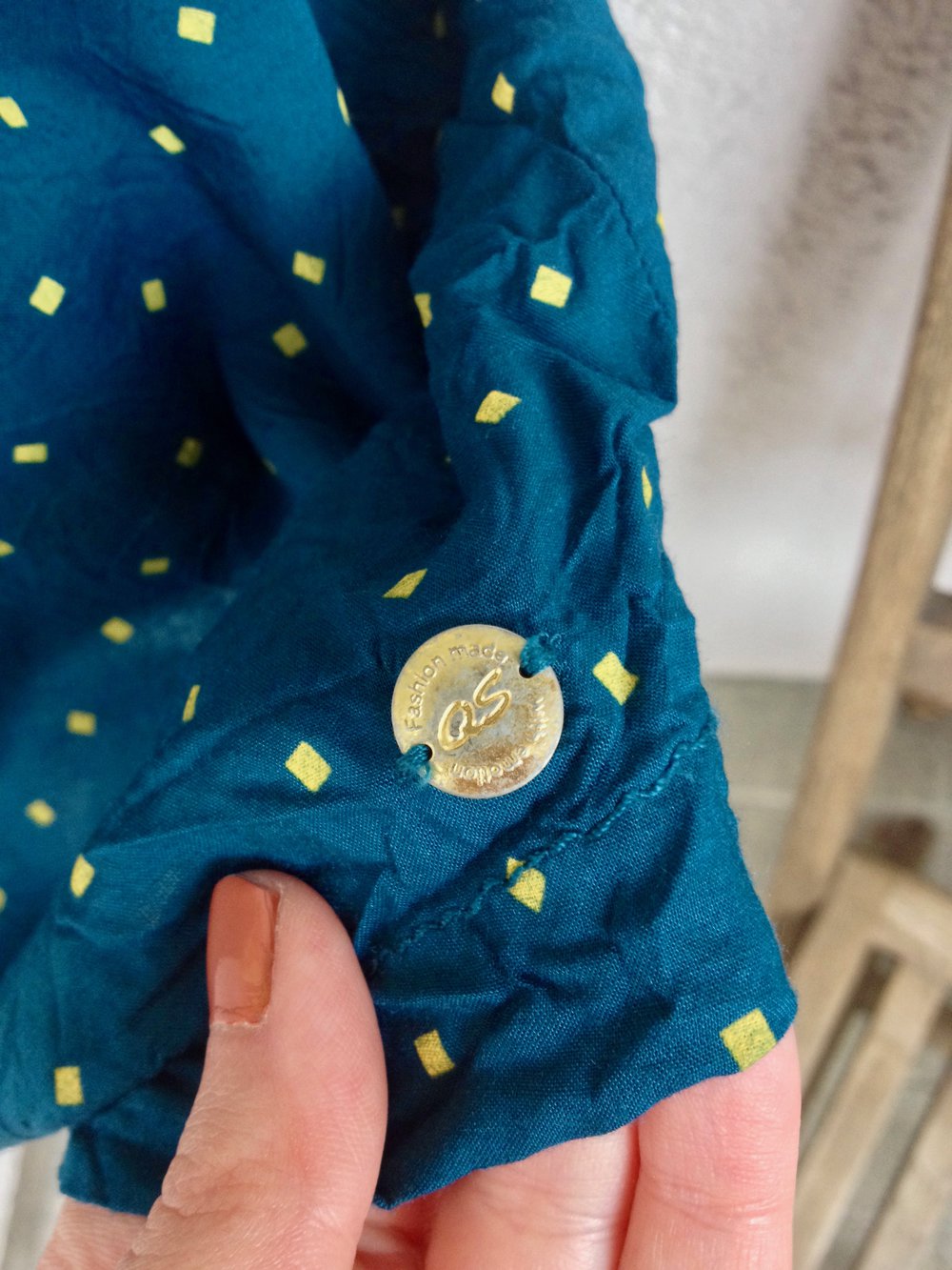 Sommerliches Kleid mit einem Punktemuster von QS by S.Oliver