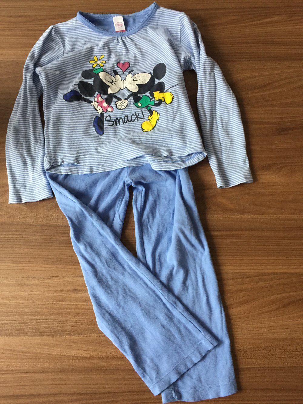 Langärmliger Schlafanzug mit Mickey und Minnie Print