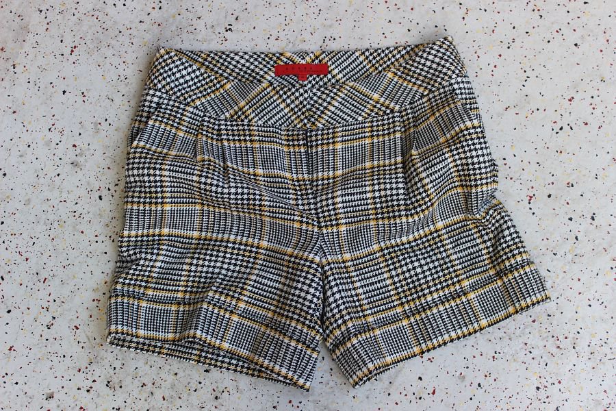 Vintage Hallhuber Shorts Wolle-Mix Hahnentritt schwarz weiß gelb 