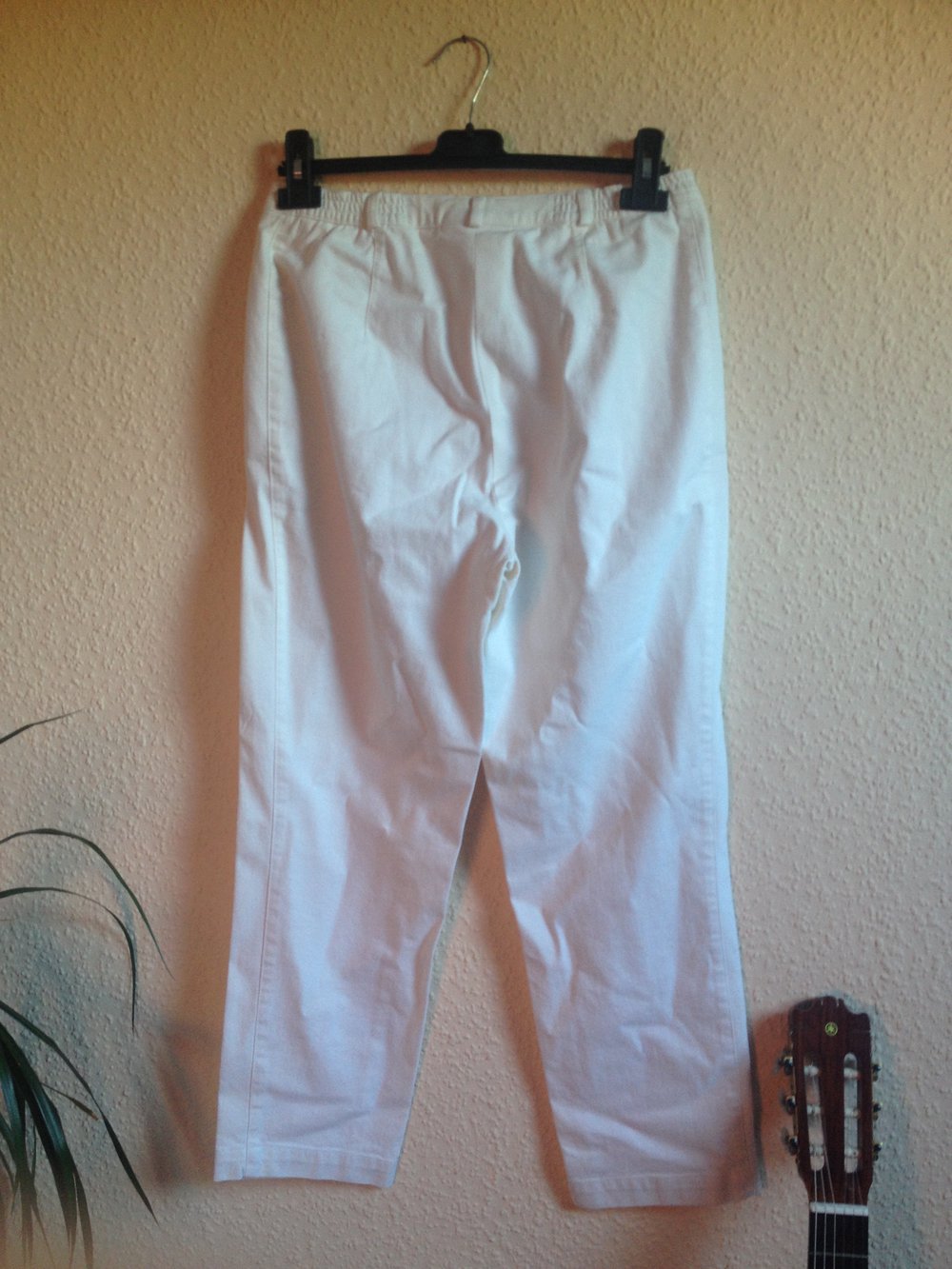 weiße Hose mit Stretchbund (high-waist)