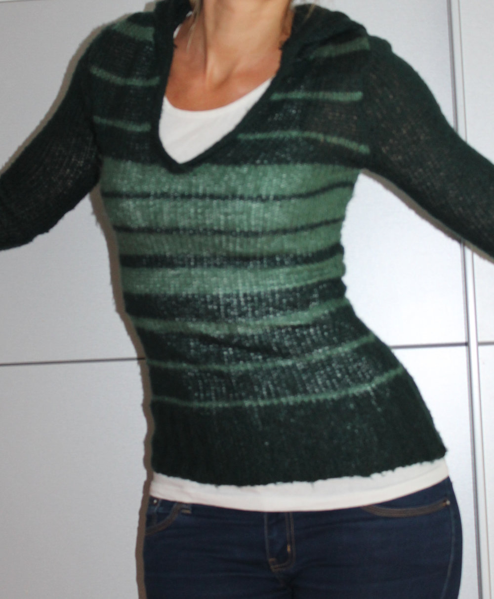 schöner strick - Pulli mit Kapuze in grün