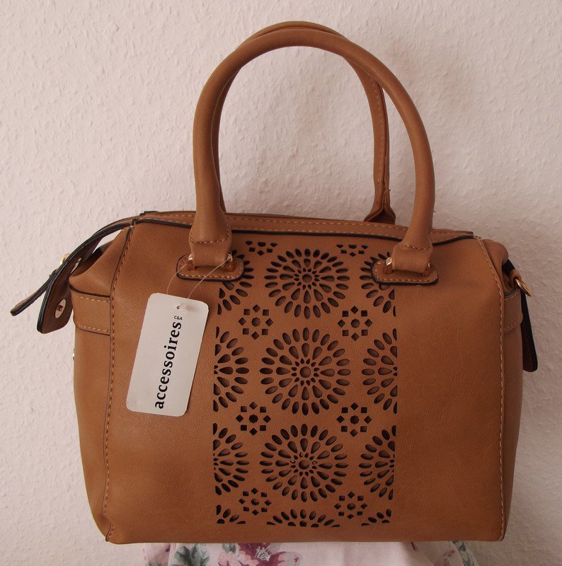 Sehr schöne neue Handtasche ohne Trageriemen