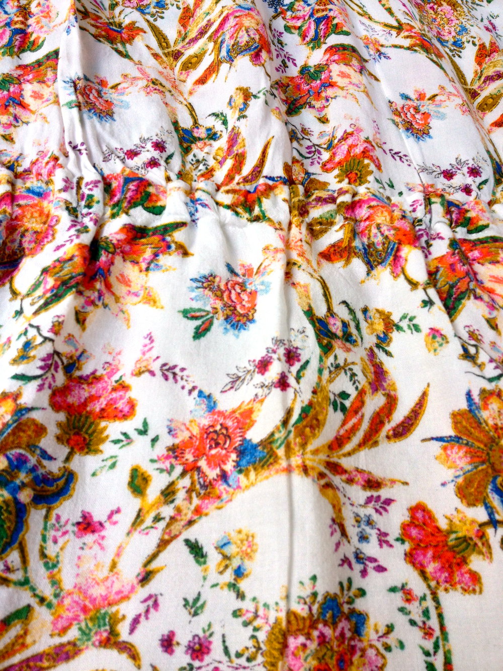 Wunderschönes sommerliches Kleid mit Blumenmuster