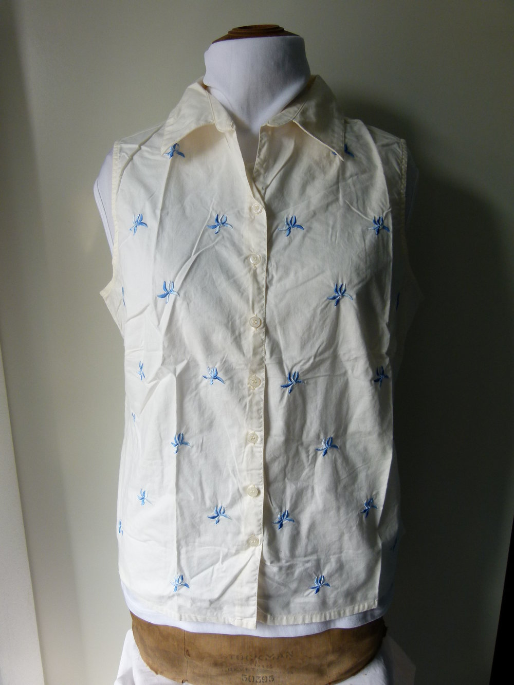 Ärmellose Bluse mit Blumen Stickerei, creme weiß blau, Boho Mori Landleben Goa Festival Hippie Blümchen Floral