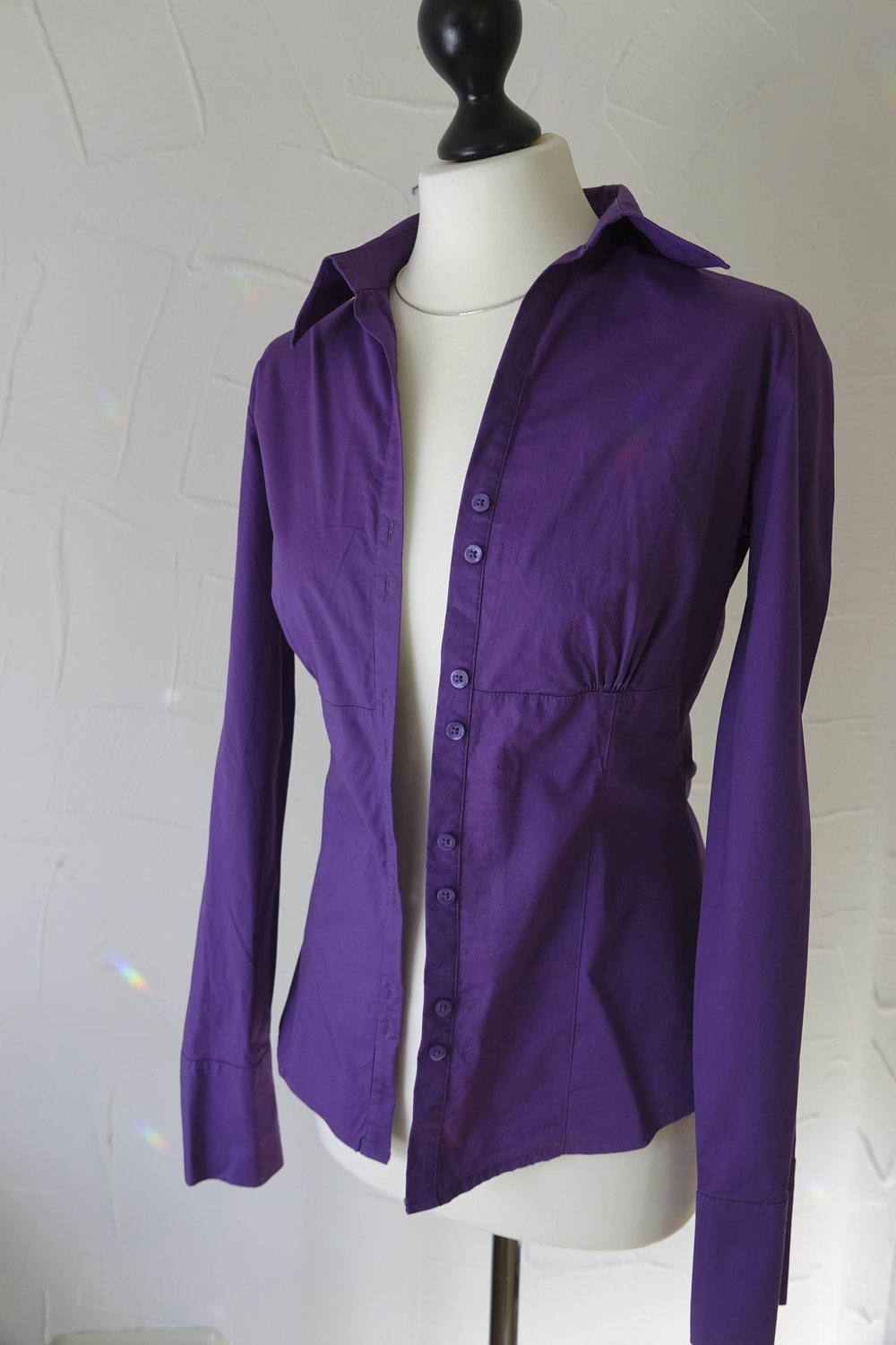 Schöne lila Bluse