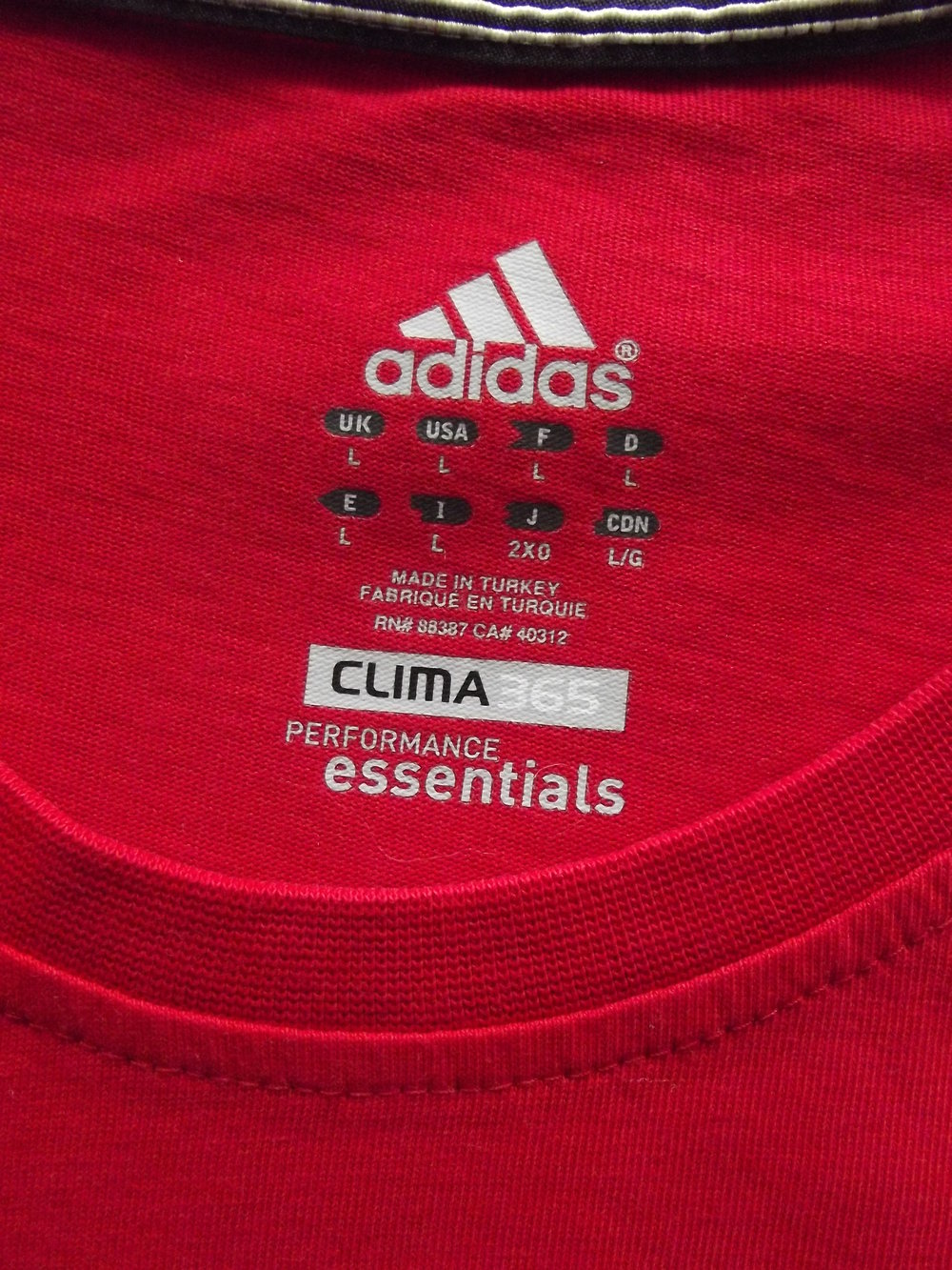 Sehr schönes neuwertiges Adidas Shirt Gr. L