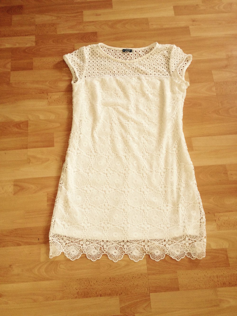 Exclusives Weißes Spitze Kleid Trendi